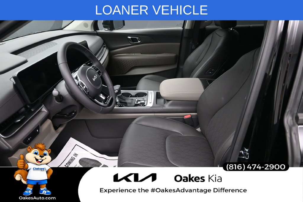 Used 2026 Kia Carnival EX FWD image 13