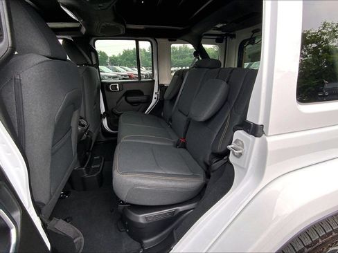 Used 2024 Jeep Wrangler Unlimited w/ Convenience Group AWD/4WD image 16