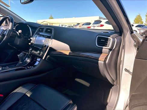 Used 2016 Nissan Maxima Platinum FWD image 18