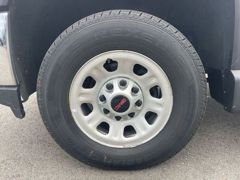 Used 2023 GMC Sierra 2500 SLE image 32