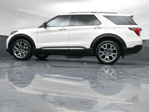 Certified 2025 Ford Explorer Platinum w/ Ultimate Package AWD/4WD image 44