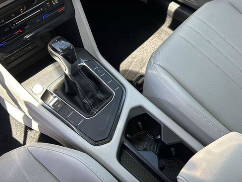 Used 2023 Volkswagen Tiguan SE w/ Panoramic Sunroof Package FWD image 19