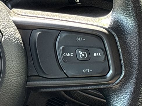 Used 2025 Jeep Wrangler Sport image 22