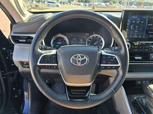 Certified 2022 Toyota Highlander Platinum image 26