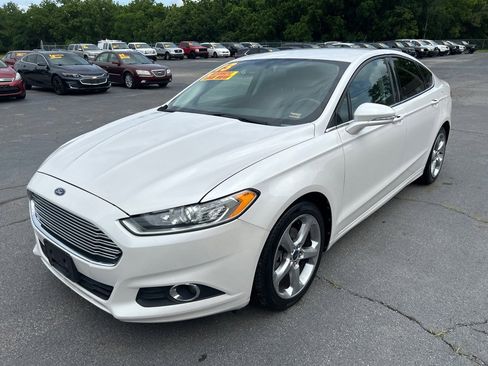 Used 2013 Ford Fusion SE FWD image 2