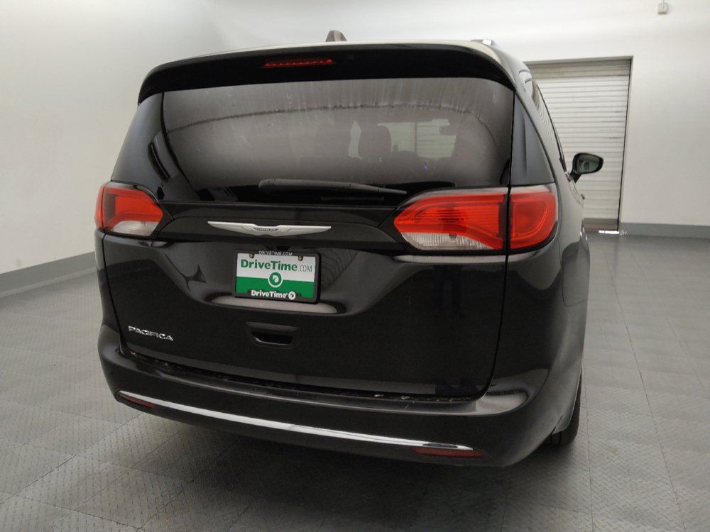 Used 2017 Chrysler Pacifica Touring-L Plus FWD image 7