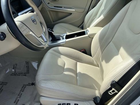 Used 2016 Volvo S60 T5 Premier w/ Convenience Package image 26