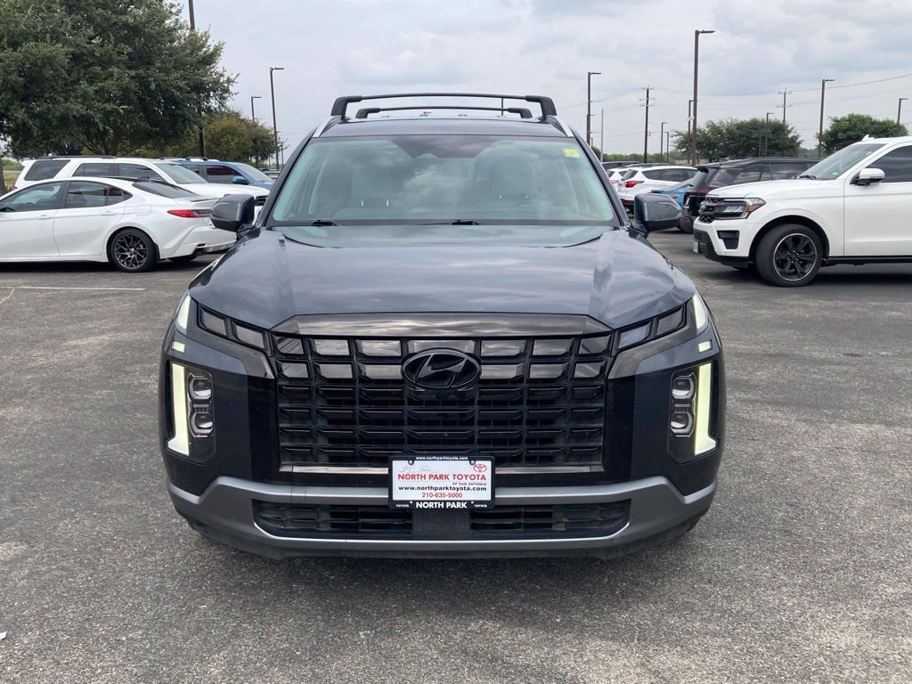 Used 2023 Hyundai Palisade SEL FWD image 2