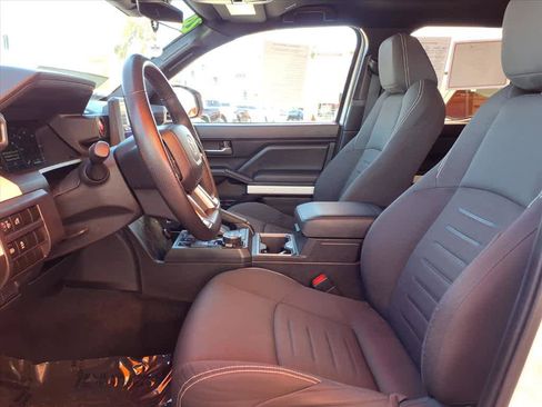 Certified 2024 Toyota Tacoma TRD Off-Road AWD/4WD image 18