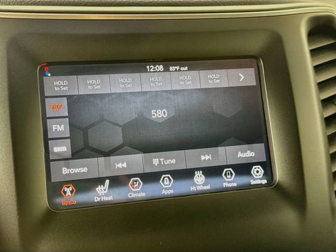 Used 2020 Jeep Cherokee Latitude Plus w/ Cold Weather Group FWD image 17
