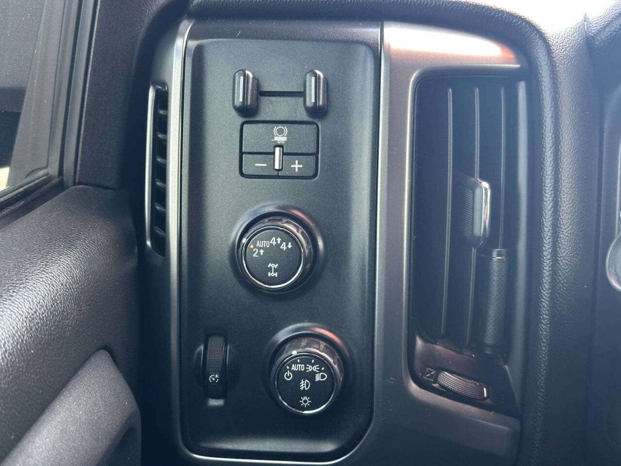 Used 2017 Chevrolet Silverado 1500 LT w/ All Star Edition AWD/4WD image 32