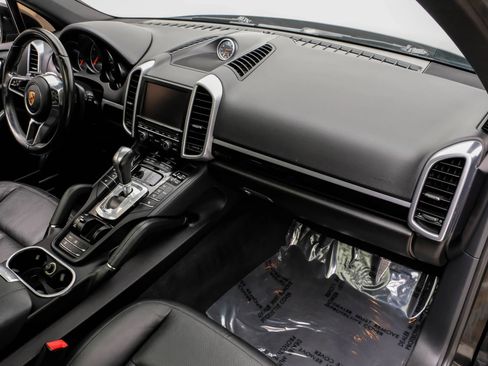 Used 2016 Porsche Cayenne AWD/4WD image 13