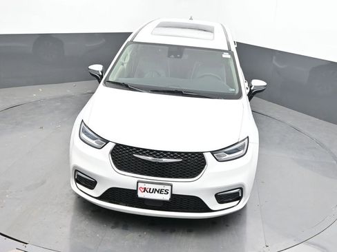 Used 2023 Chrysler Pacifica Limited FWD image 37