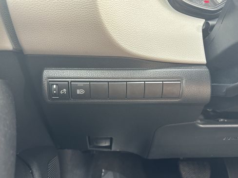 Used 2022 Toyota Corolla LE FWD image 29