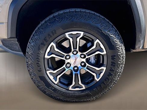 Used 2024 GMC Canyon AT4 w/ Technology Package image 6