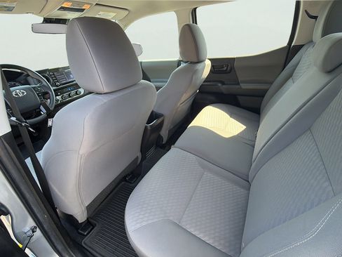 Used 2022 Toyota Tacoma SR AWD/4WD image 31