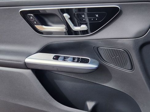 Used 2025 Mercedes-Benz GLC 300 4MATIC image 22