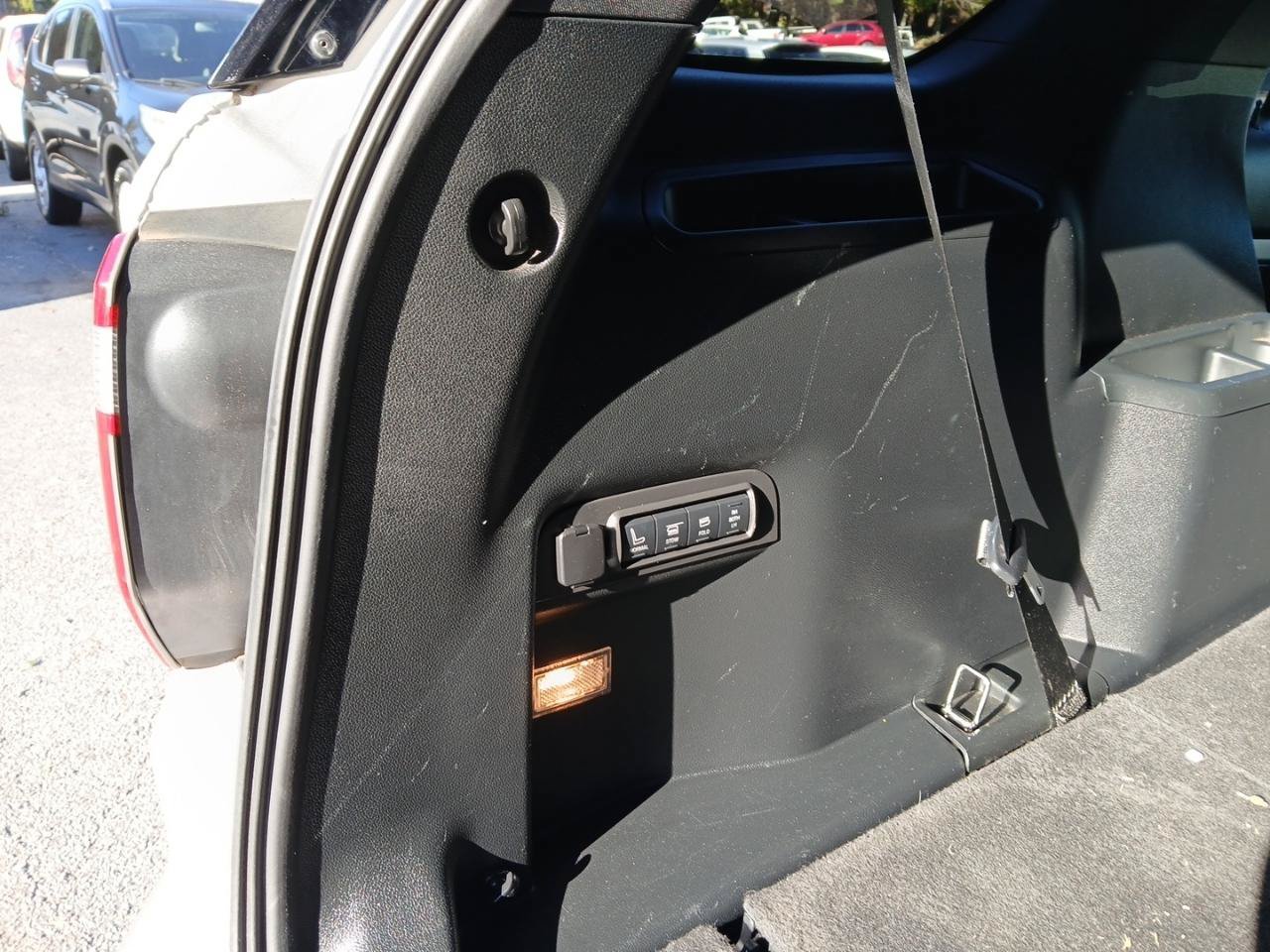 Used 2018 Ford Explorer Limited FWD image 12