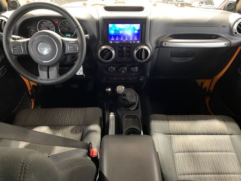 Used 2012 Jeep Wrangler Unlimited Sahara w/ Max Tow Pkg AWD/4WD image 12