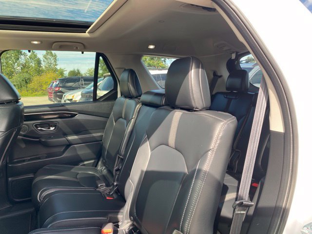 Used 2023 Honda Pilot Touring image 3