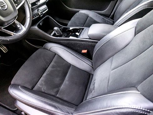 Used 2021 Volvo XC40 P8 Recharge image 14