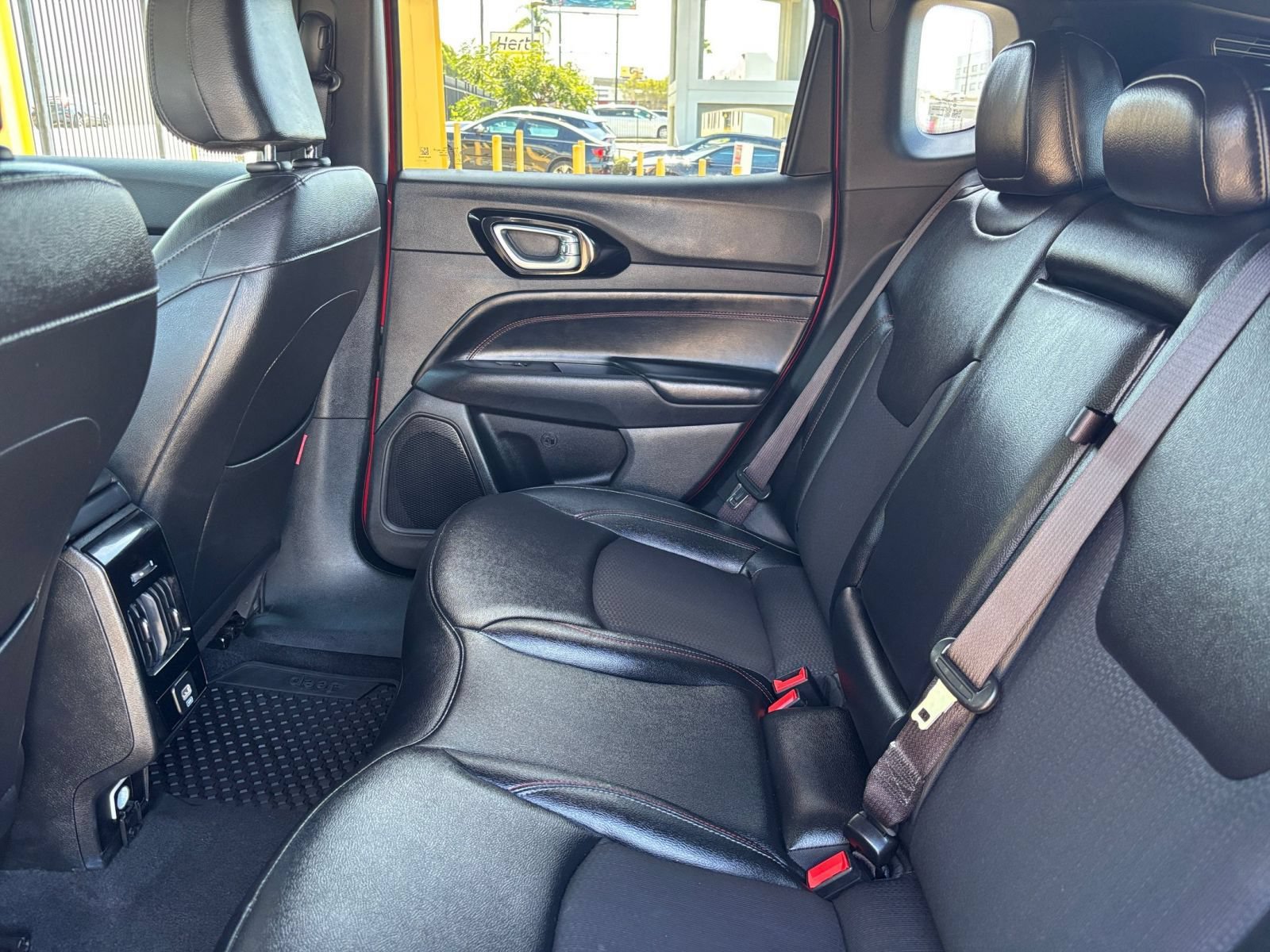 Used 2025 Jeep Compass Trailhawk AWD/4WD image 25