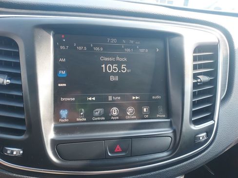 Used 2016 Chrysler 200 Limited FWD image 13