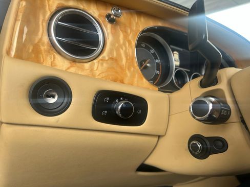 Used 2015 Bentley Flying Spur V8 image 17