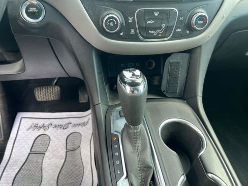 Used 2021 Chevrolet Equinox LS AWD/4WD image 19