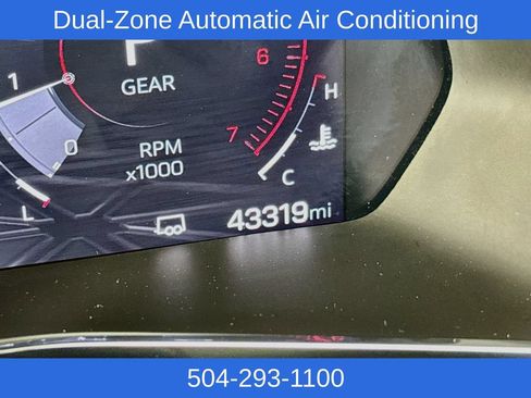 Used 2024 GMC Canyon Elevation w/ Elevation Premium Package AWD/4WD image 14