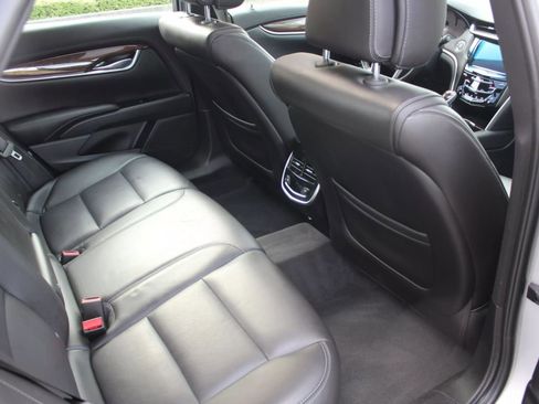 Used 2014 Cadillac XTS Luxury image 29