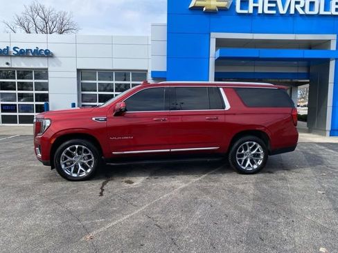Used 2021 GMC Yukon XL SLT w/ SLT Premium Package image 2