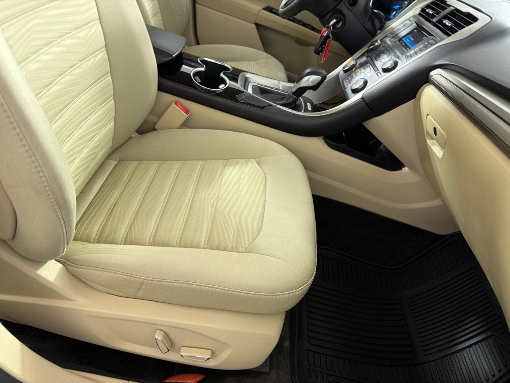 Used 2016 Ford Fusion SE FWD image 20