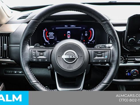 Used 2024 Nissan Pathfinder Platinum FWD image 23