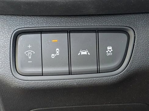 Used 2019 Hyundai Santa Fe SE image 25