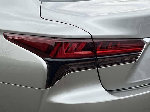 Used 2023 Lexus LS 500 w/ Accessory Package (Z2) image 10