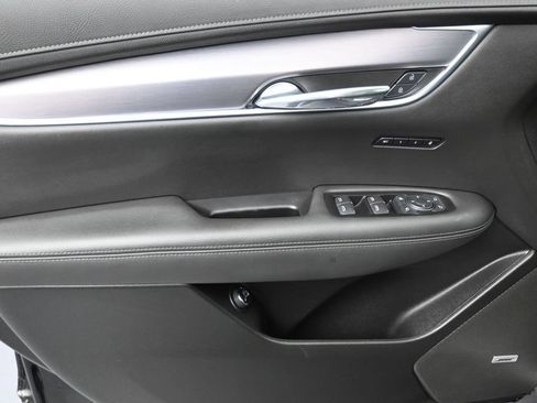 Used 2025 Cadillac XT6 Luxury FWD image 11