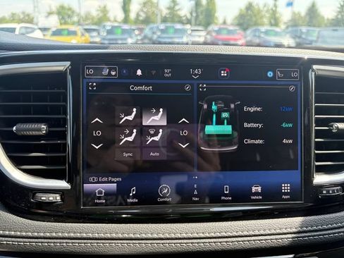 Used 2023 Chrysler Pacifica Limited FWD image 28