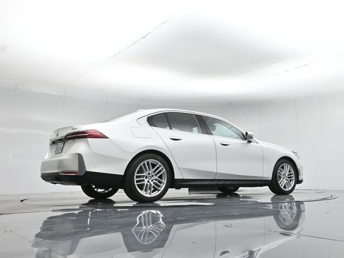 Used 2025 BMW 530i xDrive w/ Premium Package image 52