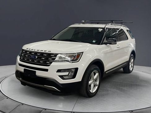 Used 2017 Ford Explorer XLT AWD/4WD image 7