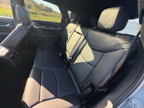 Used 2025 Cadillac XT5 Premium Luxury image 32