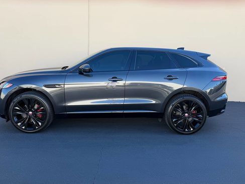 Used 2022 Jaguar F-PACE S image 2