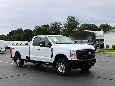 Used 2023 Ford F250 XL w/ XL Off-Road Package AWD/4WD image 2