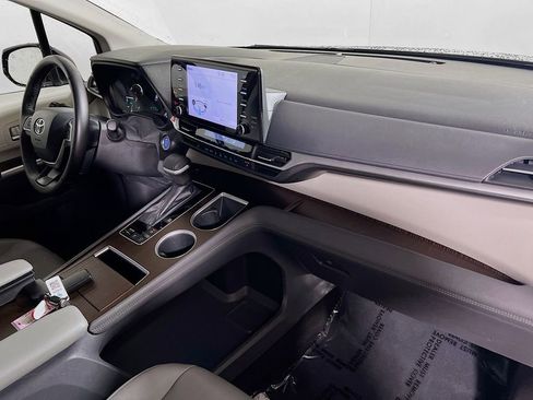 Certified 2022 Toyota Sienna XLE FWD image 27