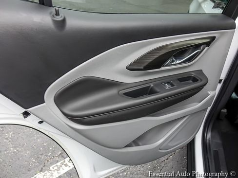Used 2022 GMC Terrain SLT w/ Tech Package FWD image 32