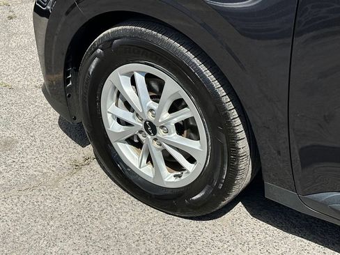 Used 2024 Kia Carnival LX image 12