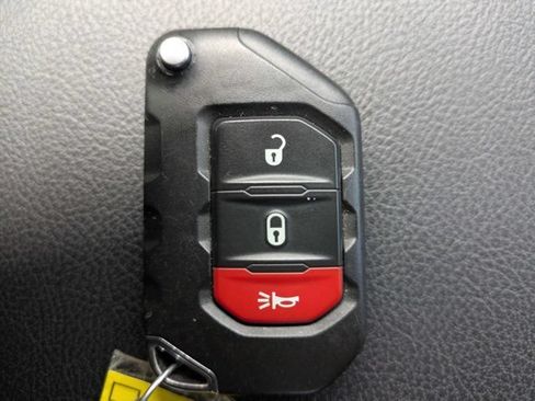 Used 2025 Jeep Gladiator Sport AWD/4WD image 30