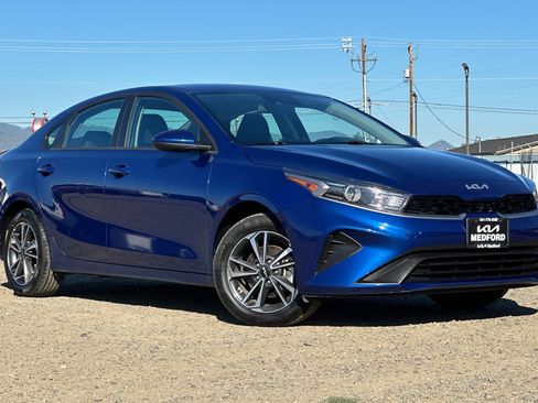Used 2024 Kia Forte LXS FWD image 2