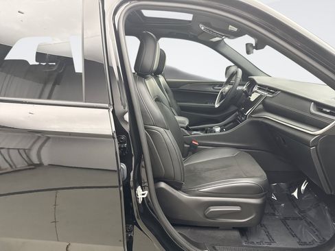 Used 2023 Jeep Grand Cherokee Altitude AWD/4WD image 17