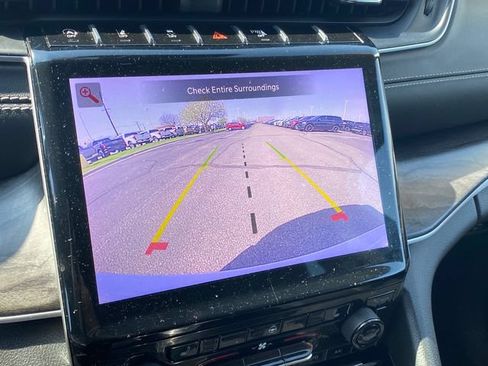 Used 2023 Jeep Grand Cherokee Limited AWD/4WD image 11